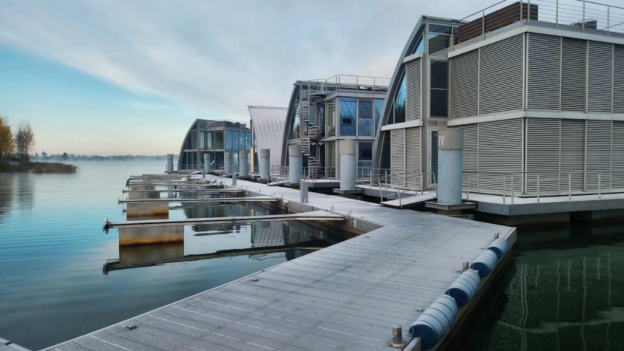 Schwimmendes Ferienhaus Sky Elsterheide المظهر الخارجي الصورة